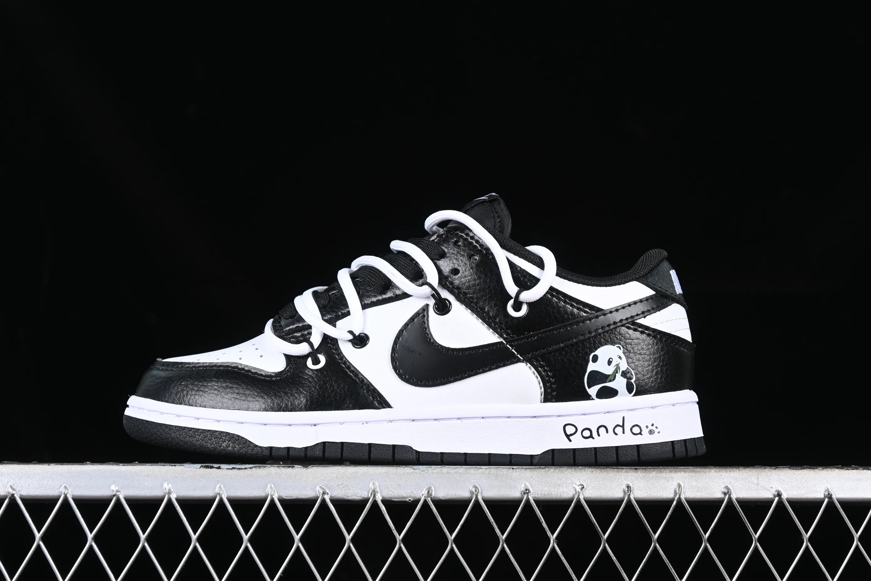 All Categories Nk SB Dunk Series Nk SB Dunk Low Low-top sneakers Nk Dunk Low Black and White Panda Customized version of deconstructed strap casual sneakers DD1391-100